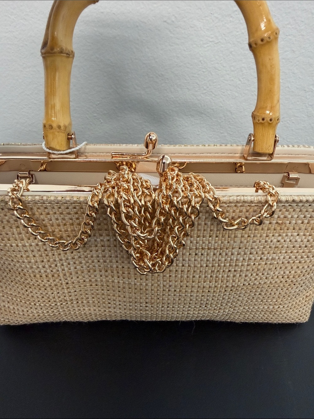 Tommy Bahama | Natural Clutch with Bamboo Handle & Kiss Lock w/Crossbody Chain 🌴 - Picture 9 of 10